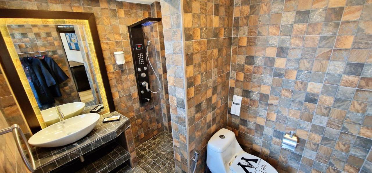 Potterland Luxury Pool Villa Pattaya Walking Street 6 Bedrooms エクステリア 写真